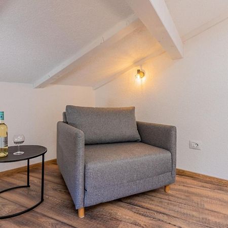 Apartments Rose Крес Екстериор снимка
