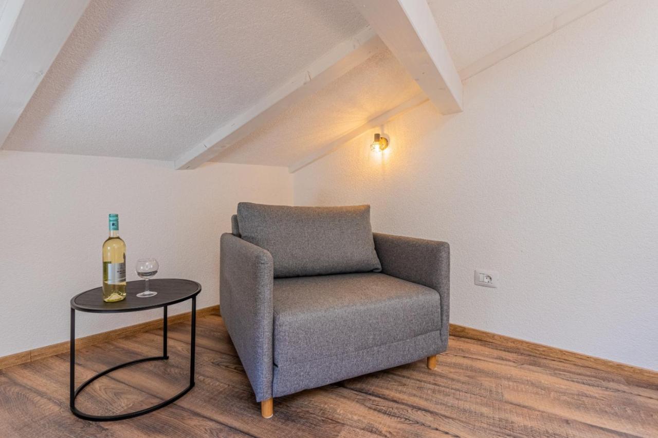 Apartments Rose Крес Екстериор снимка