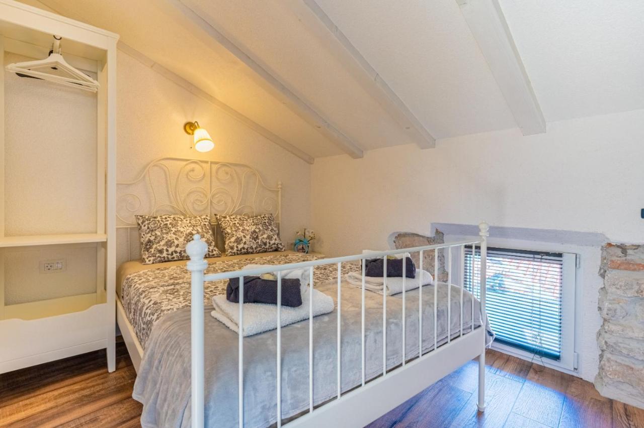Apartments Rose Крес Екстериор снимка