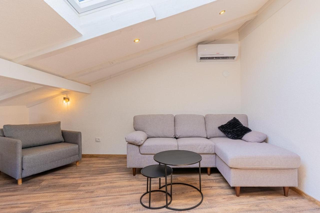 Apartments Rose Крес Екстериор снимка
