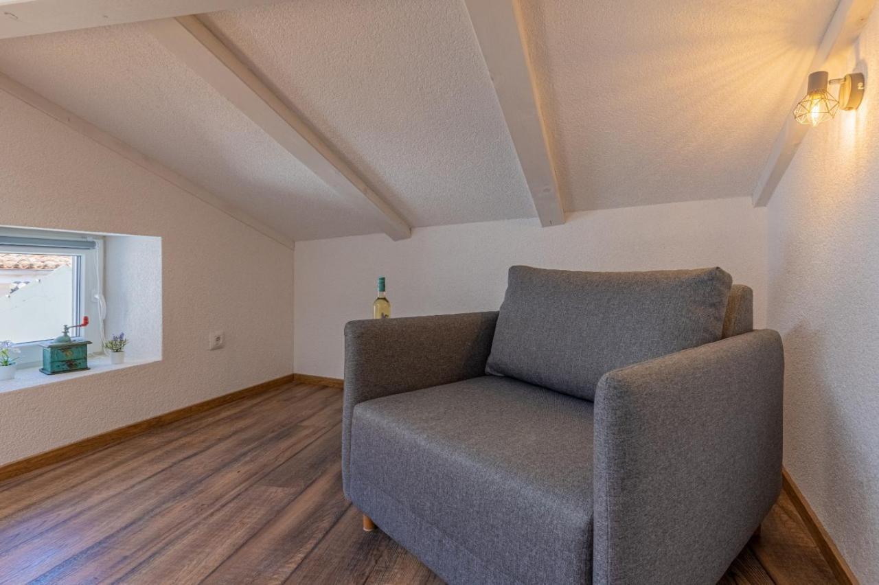 Apartments Rose Крес Екстериор снимка