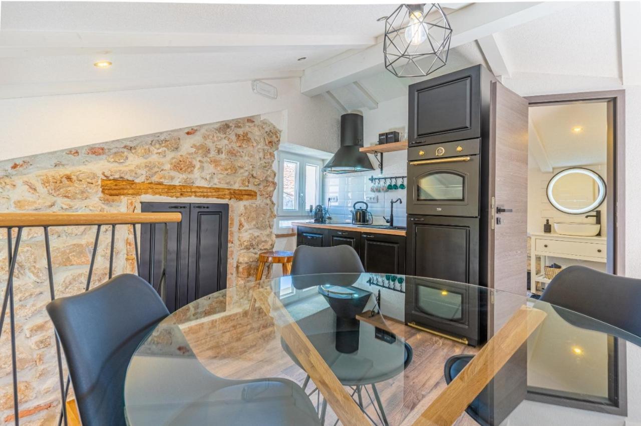 Apartments Rose Крес Екстериор снимка