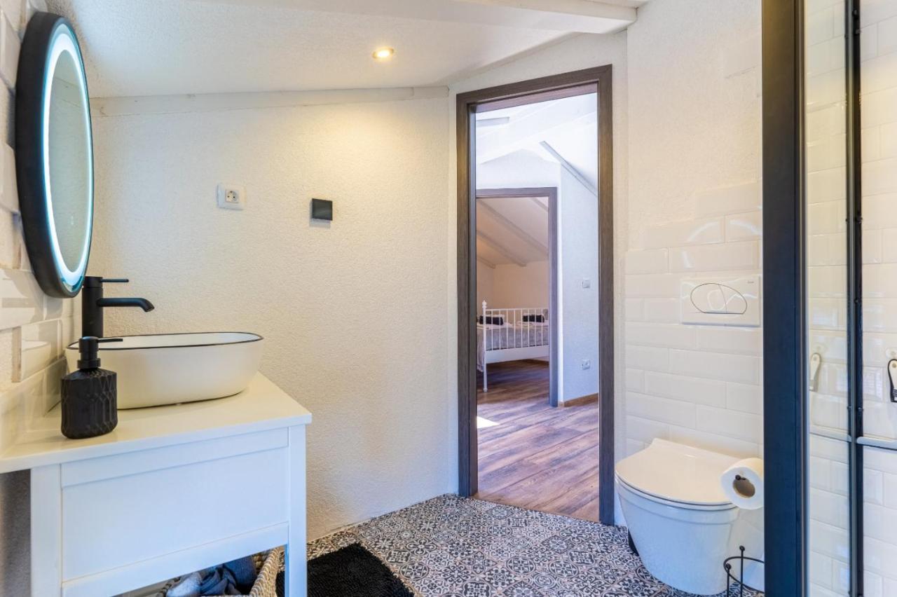 Apartments Rose Крес Екстериор снимка