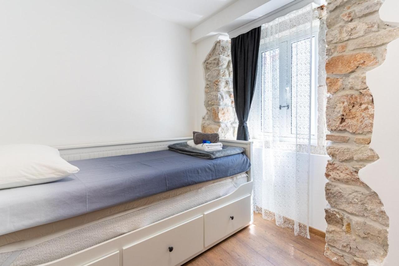 Apartments Rose Крес Екстериор снимка